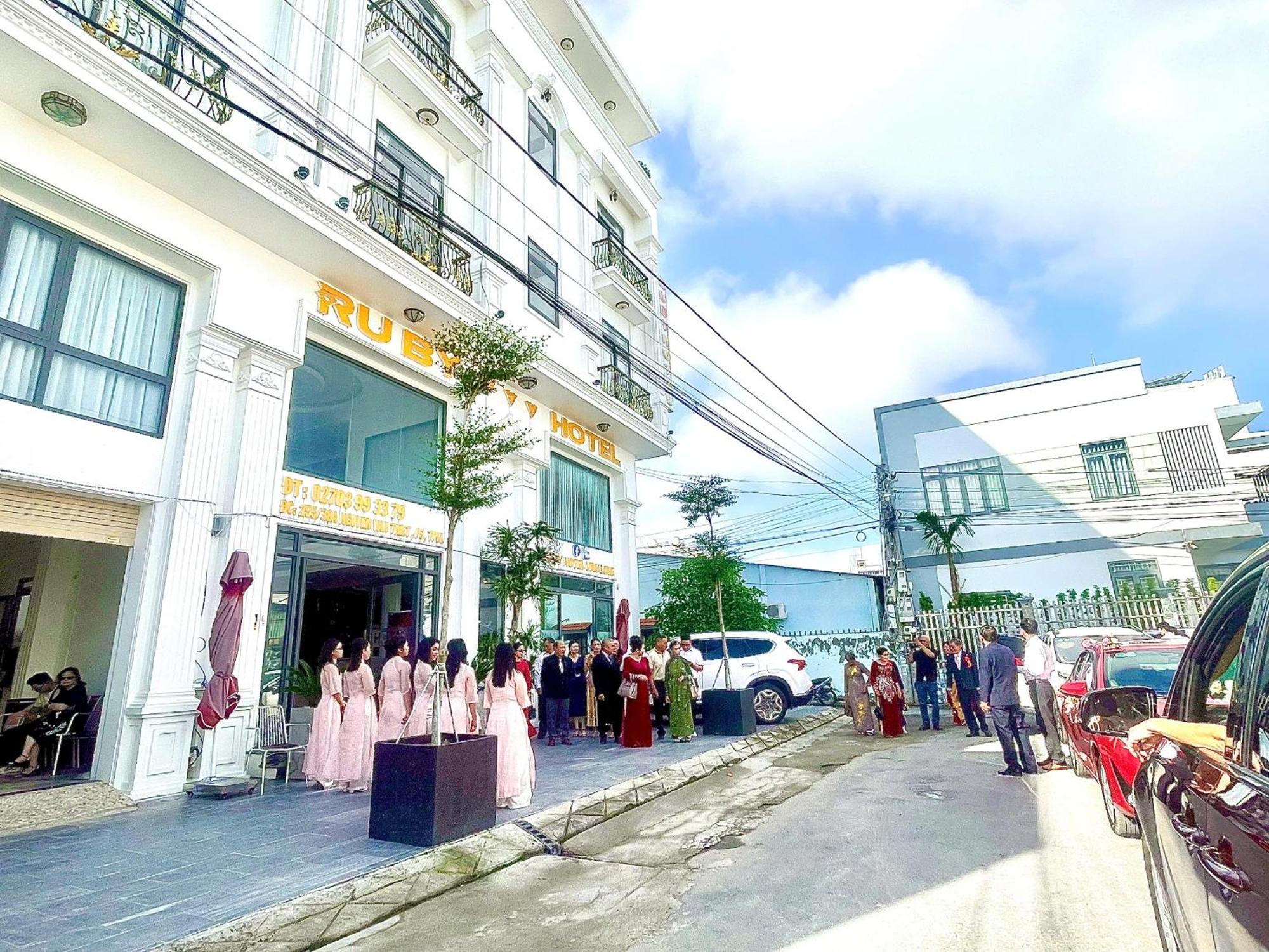 Ruby Hotel Vĩnh Long 外观 照片